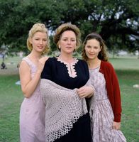 Picknick – (v.l.n.r.) Madge Owens (Gretchen Mol); Flo Owens (Bonnie Bedelia); Millie Owens (Chad Morgan)