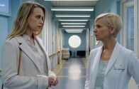In aller Freundschaft – SENDER: ARD - SENDETITEL: In aller Freundschaft Folge 824 - UNTERTITEL: Männersache - CAPTION: ARD/MDR IN ALLER FREUNDSCHAFT FOLGE 824 , "Männersache" Uhr im ERSTEN..Dr. Kathrin Globisch (Andrea Kathrin Loewig, re.) erkundigt sich bei Bianka Schultheis (Lara Rentnick, li.) nach dem wirklichen Zustand ihres Mannes. Er gibt an, topfit zu sein, doch seine Schlafstörungen und Albträume verheimlicht er..