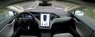 Hightech Revolution - Sternstunden der Technik – Armatur inklusive hochmodernem Bordcomputer eines Teslas.