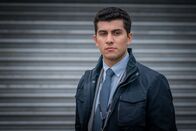 The Bay – D.C. Med Kharim (Taheen Modak) ist neu in der Polizeieinheit und soll von Lisa eingearbeitet werden.