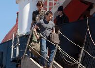 Contraband – Contraband - Sein letzter Coup Gehen von Bord: Caleb Landry Jones als Andy, Mark Wahlberg als Chris Farraday, Lukas Haas als Danny