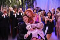 Speechless – JJ DiMeo (Micah Fowler, l.); Cassidy (Bella Thorne, r.)