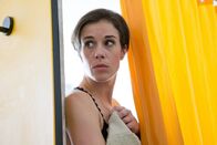 SOKO Köln – Sophia Mückeberg (Anne Schäfer) ermittelt undercover in einem Rehazentrum und erfährt dabei Dinge, die ihr als Kommissarin verborgen geblieben wären.
