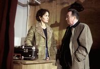 Tatort – rbb Fernsehen TATORT: TEUFELSKREIS Uhr. Hauptkommissar Ehrlicher (Peter Sodann, links) informiert sich bei Pastorin Antje Linschinski (Marie Lou Sellem, rechts) über ihren flüchtigen Ex-Mann Stefan Mayer