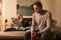 In aller Freundschaft – Für Ina Schulte (Isabell Gerschke) und Martin Stein (Bernhard Bettermann) war es hart, dass Martins Enkelin Klara jetzt bei ihrem Vater lebt. Sich jetzt auf das wesentliche und die Zweisamkeit zurückzubesinnen fällt den beiden nicht leicht.