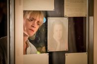 From Darkness – Claire Church (Anne-Marie Duff) will mehr über Lucy Maxley herausfinden, die vor Jahren angegriffen wurde. Rächt sich Lucy nun dafür, was ihr damals angetan wurde?