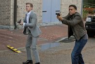Common Law – Ein Fall, an dem Travis (Michael Ealy, r.) und Wes (Warren Kole, l.) ermitteln, löst bei ihnen Versagensängste aus ...