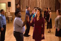 No tomorrow – Hank (Jonathan Landon, Mitte l.); Deirdre Hackmeyer (Amy Pietz, Mitte r.)