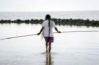 Australiens unbekanntes Paradies - Die Inseln der Torres-Straße – Barry Pau fischt auf traditionelle Weise auf Darnley Island, von den Einheimischen Erub genannt.