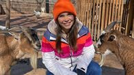 Anna und die Haustiere – Ungefähr 40 afrikanische Zwergziegen gibt es in Hellabrunn. Annas Aufgabe ist es, sie alle zu zählen.