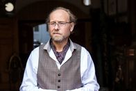 Akte Ex – Ist der seriös wirkende Antiquitätenhändler Dr. Wolf-Dieter Kehl (Bernd Michael Lade) in den Mordfall verstrickt?