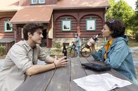 Der Ranger - Paradies Heimat – Philipp Danne (Jonas Waldek), Liza Tzschirner (Emilia Graf).