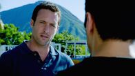 Hawaii Five-0 – Steve (Alex O'Loughlin, l.) und sein Team müssen die Wahrheit herausfinden, als ein Mädchen aus seinem Haus entführt und sein Vater dabei erschossen wird ...