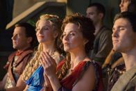 Spartacus – Zu spät erkennen Ilithyia (Viva Bianca, 2.v.l.) und Lucretia (Lucy Lawless, 2.v.r.), dass sie zu hoch gepokert haben ...
