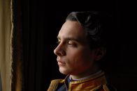 Die Deutschen – Ludwig II. (André Kaczmarczyk) galt als Träumer, mit einer Vorliebe für phantastische Bauprojekte.