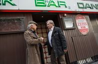 Rentnercops – Günter (Wolfgang Winkler, r.) und Edwin (Tilo Prückner, l.) ermitteln in der Vergangenheit der Ermordeten, die offenbar mal als Prostituierte gearbeitet hat.