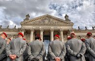 ZDF-History – Deutsche Soldaten – sie stehen heute in einem Spannungsverhältnis zwischen historischen Brüchen und Kontinuitäten.