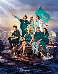 Scrubs - Die Anfänger – Auf zu neuen Ufern: (v. oben l. n. unten r.) J.D. (Zach Braff), Turk (Donald Faison), Dr. Phil Cox (John C. McGinley), Hausmeister (Neil Flynn), Elliot (Sarah Chalke), Dr. Bob Kelso (Ken Jenkins) und Carla Espinosa (Judy Reyes)
