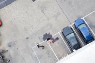 Tatort – Passanten finden die Leiche von Lisa Brenner (Fanny Risberg).