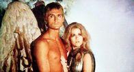 Barbarella – Barbarella (Jane Fonda) und ihr Engel Pygar (John Phillip Law), der Retter in der Not.