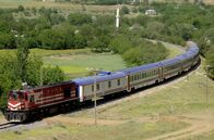 Mit dem Zug ... – Zug und Minarett - mit dem Transasia Express bei Malatya.
