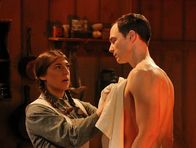 The Big Bang Theory – Bei einem gemeinsamen Abend kommt ein Geheimnis von Amy (Mayim Bialik, l.), über ihre Wünsche mit Sheldon (Jim Parsons, r.) ans Tageslicht ...