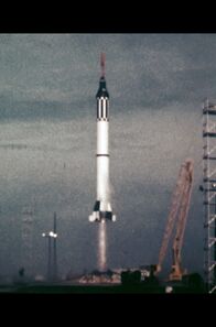 Apollo 1 - Die wahre Geschichte – Am 21. Juli 1961 flog Gus Grissom als zweiter Mensch an Bord einer Mercury-Redstone-Rakete ins All. Der Flug dauerte 15 Minuten.