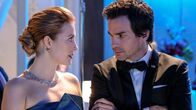 Salvation – Grace (Jennifer Finnigan, l.); Darius (Santiago Cabrera, r.)