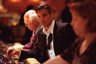 Ocean's Eleven – Versucht alles, um seine Ex-Frau zurückzuerobern: Danny Ocean (George Clooney) ...