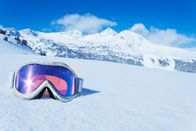 Fun- und Extremsport: Freeride World Tour – Ski- und Snowboardmaske im Schnee