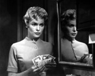 Psycho – Marion Crane (Janet Leigh) ist gelangweilt von ihrem eintönigen Leben. Als ihr Chef sie bittet, 400.000 Dollar zur Bank zu bringen, winkt die einmalige Chance, ein neues Leben zu beginnen ?; Marion Crane (Janet Leigh) ist gelangweilt von ihrem eintönigen Leben. Als ihr Chef sie bittet, 400.000 Dollar zur Bank zu bringen, winkt die einmalige Chance, ein neues Leben zu beginnen ?