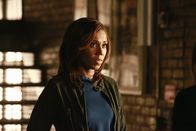 Castle – Hayley (Toks Olagundoye) tut einem alten Freund einen Gefallen und gerät plötzlich ins Fadenkreuz bei den Ermittlungen bei einem Fall von Cyber-Terrorismus ...