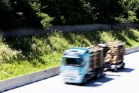 Servus Reportage – Auslaugende Arbeitszeiten, kaum Vereinbarkeit mit Familie und sozialem Umfeld, ständiger Zeitdruck, schlechtes Image. Immer mehr Firmen haben Probleme, Fahrer für Ihre LKW-Flotten zu bekommen. Schon heute fehlen laut Schätzungen in Österreich rund 8000 LKW-Fahrer.