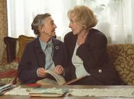 Mensch Mutter – 10.04) um 10:30 Uhr im Ersten. Damen unter sich: Hilde (Rosemarie Fendel, re.) und die Nachbarin Frau Schuster (Heidy Forster).
