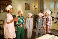 Single Parents – v.l.n.r.) Rory Banks (Devin Trey Campbell); Graham D'Amato (Tyler Wladis); Amy Fogerty (Ella Allan); Emma Fogerty (Mia Allan); Sophie Cooper (Marlow Barkley)
