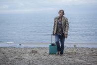 Springflut – Nils Wendt (Dag Malmberg) kehrt auf die Insel Nordkoster zurück, um Hinweise zum Mord an seiner Freundin zu finden.