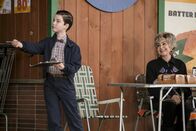 Young Sheldon – Iain Armitage (Sheldon Cooper), Annie Potts (Constance 'Meemaw' Tucker).