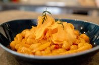 Zu Tisch mit Lucie - Kitchen Hacks – Ein Teller Möhren-Gnocchi in einer leicht scharfen Möhrensoße