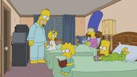 Die Simpsons – "Die Simpsons", "Weihnachten in Florida." Kaum ist Thanksgiving vorbei, packt die Simpsons die Vorfreude auf das Weihnachtfest. Bart und Lisa wünschen sich einen neuen Fernseher. Um ein 'Black Friday'-Schnäppchen zu ergattern, stellt Marge sich mitten in einer frostigen Nacht vor dem Shopping Center an - doch vergeblich. Da hat Lisa eine fabelhafte Idee: Warum nicht Weihnachten in Florida verbringen? Prompt wird ein billiges Hotel gebucht und los geht's! Doch das erhoffte Idyll erweist sich als Fiasko.