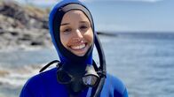 mareTV – Laura Juanmarti Bautista will das Apnoe-Tauchen lernen. Die Grafikerin stammt aus Barcelona und wollte dem hektischen Großstadtleben entfliehen. El Hierro mit seiner Ursprünglichkeit und gerade mal 11.000 Einwohnern ist für sie der perfekte Kontrast.
