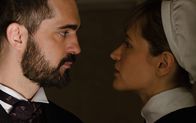 Grand Hotel – Diego (Pedro Alonso, l.); Belén (Marta Larralde, r.)