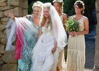 Mamma Mia! – Mamma Mia! Der schönste Tag: Meryl Streep als Donna Sheridan (l.), Amanda Seyfried als Sophie Sheridan (M.)