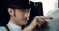Sherlock Holmes – Seine Flitterwochen verlaufen ganz anders als geplant: Watson (Jude Law) ...
