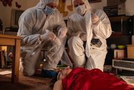 Aktenzeichen XY ... ungelöst – Am Tatort eines Mordes findet die Polizei Spuren, die dem Täter heute zum Verhängnis werden könnten.