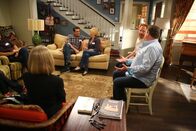 Modern Family – L-R: Phil Dunphy (Ty Burrell), Dr. Debra Radcliffe (Catherine O'Hara), Mitchell Pritchett (Jesse Tyler Ferguson) und Cameron Tucker (Eric Stonestreet)