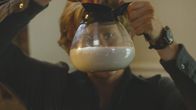 MacGyver – Kann mit jedem noch so gebräuchlichem Material, wie z.B. Zucker, eine Explosion erzeugen: MacGyver (Lucas Till) ...