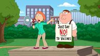 Family Guy – Nachdem sie von den potentiellen Nebenwirkungen von Impfungen erfährt, beharrt Lois (l.) darauf, Stewie nicht impfen zu lassen, wovon sie auch Peter (r.) überzeugen kann. Doch als Lois und Peter eine Anti-Impf-Demo veranstalten, finden sie wenig Unterstützer ...