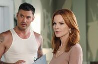 Desperate Housewives – Keith Watson (Brian Austin Green, l.); Bree Van De Kamp (Marcia Cross, r.)