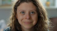 Menschen hautnah: Fliegen oder fallen? - Luisa und ihr Gendefekt – Das Universum meine es gut mit ihr. Luisa blickt deshalb optimistisch in ihre Zukunft.