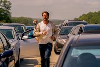 Greenland – John (Gerard Butler) sucht in dem ausgebrochenen Chaos verzweifelt nach seiner Familie.